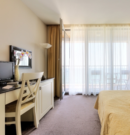 Colonial River Deluxe